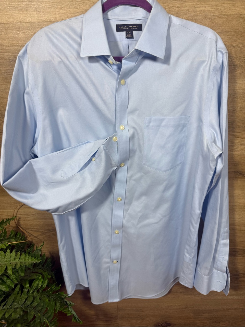 Banana Republic Light Blue Men’s Dress Shirt with Chest Pocket, size large